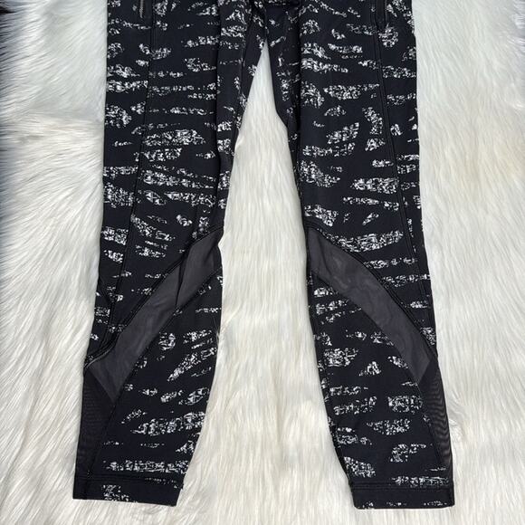 Lululemon Black and White Inspire Tight II - Picture 3 of 6